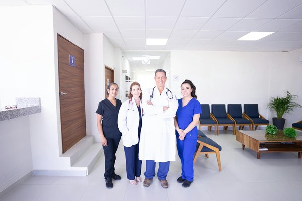 Effective Approaches for UK Endocrinologists to Improve Insulin Therapy and Prevent Recurrent Hypoglycemia in Diabetic Patients